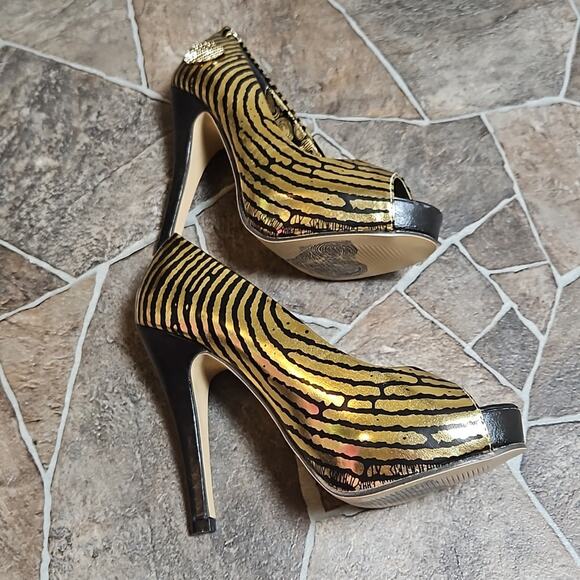 New in Box Iron Fist Ladies Hands Off Peeptoe  Platform Gold Heels Sz 5 - Picture 7 of 13